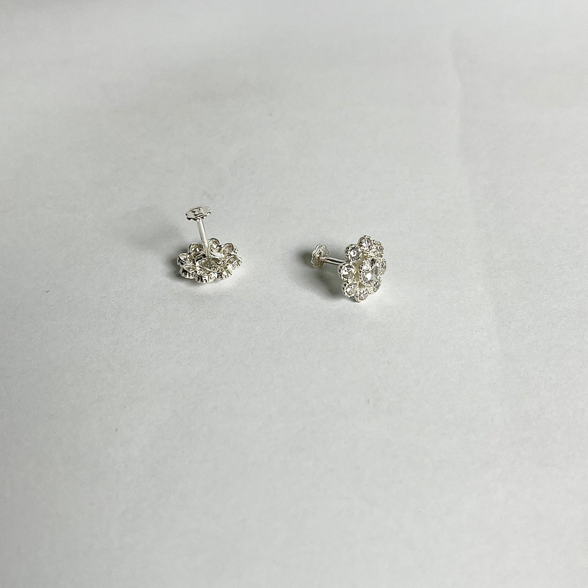 Chandi Sunflower Nose Pin – 10mm Silver Floral Nose Stud for Sensitive Skin