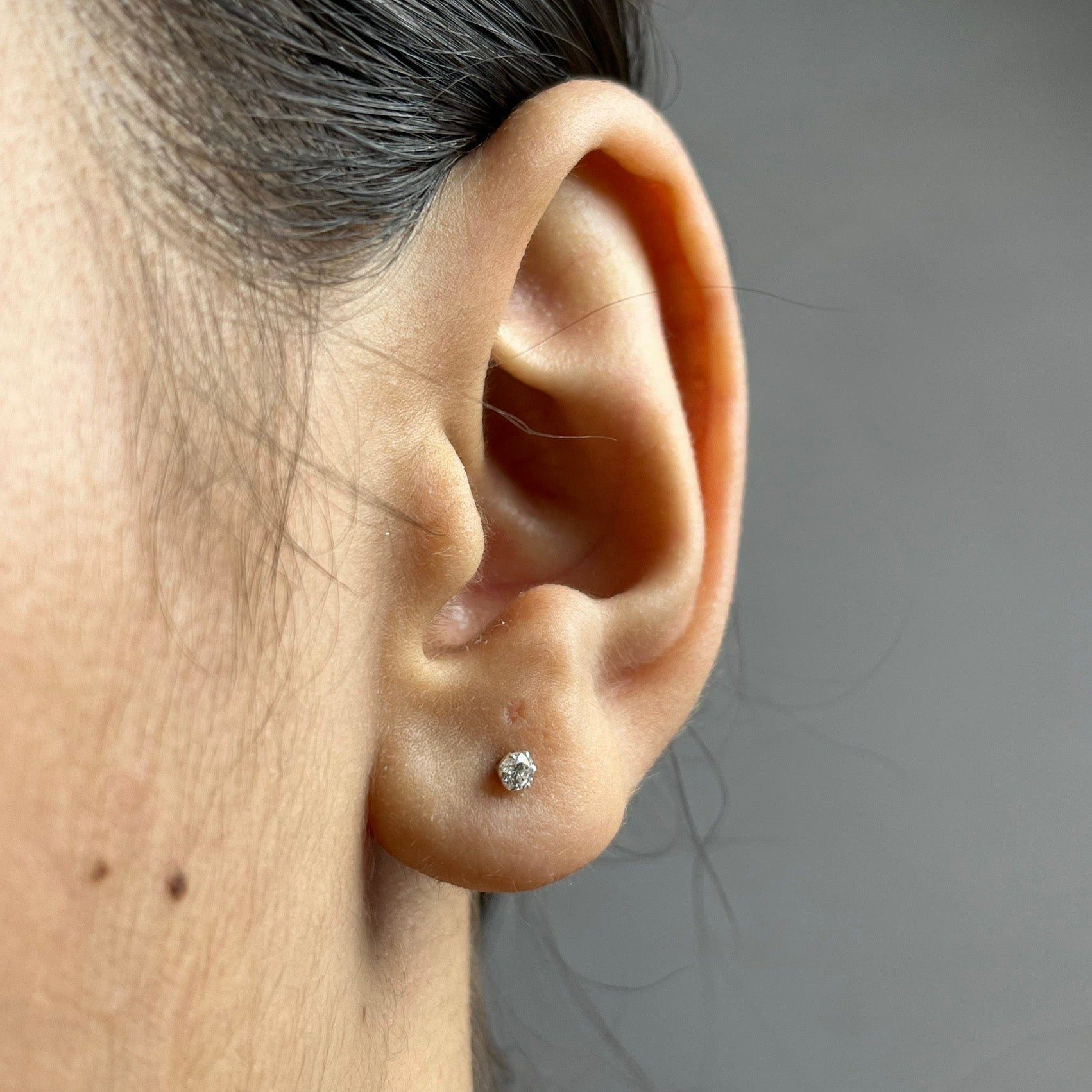 2mm - The Hint Stud 925 Silver | Nickel-Free | Screw Back