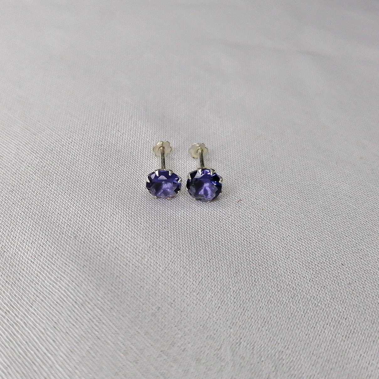 Hypoallergenic silver stud earrings for lobe purple color