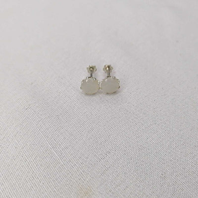 Hypoallergenic silver stud earrings for lobe off white color