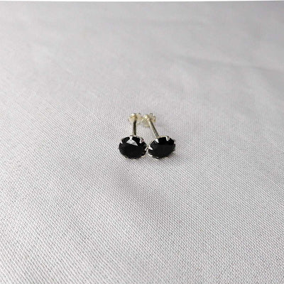 Hypoallergenic silver stud earrings for lobe black color