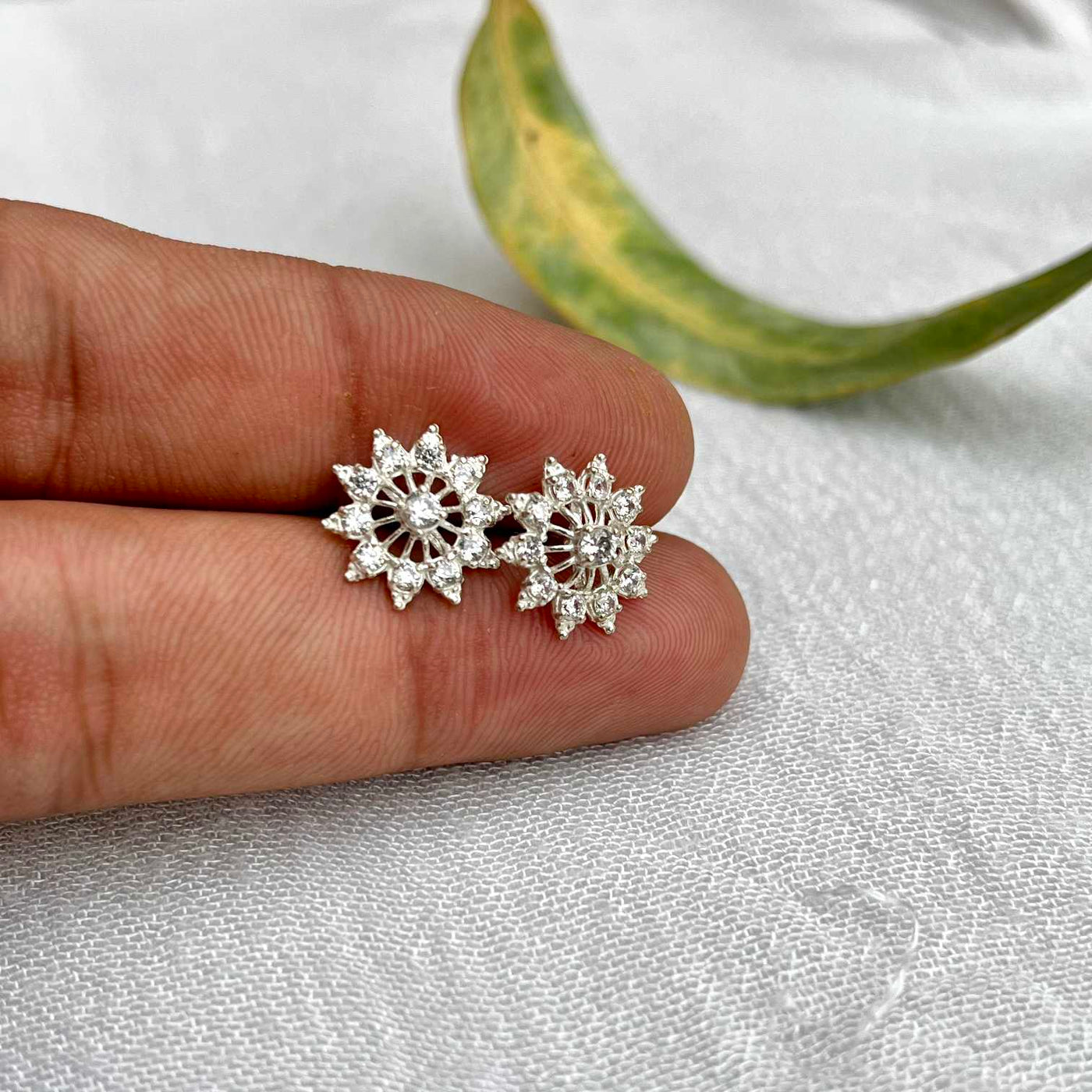 Snowflake flower Zircon Chandi Stud Earrings