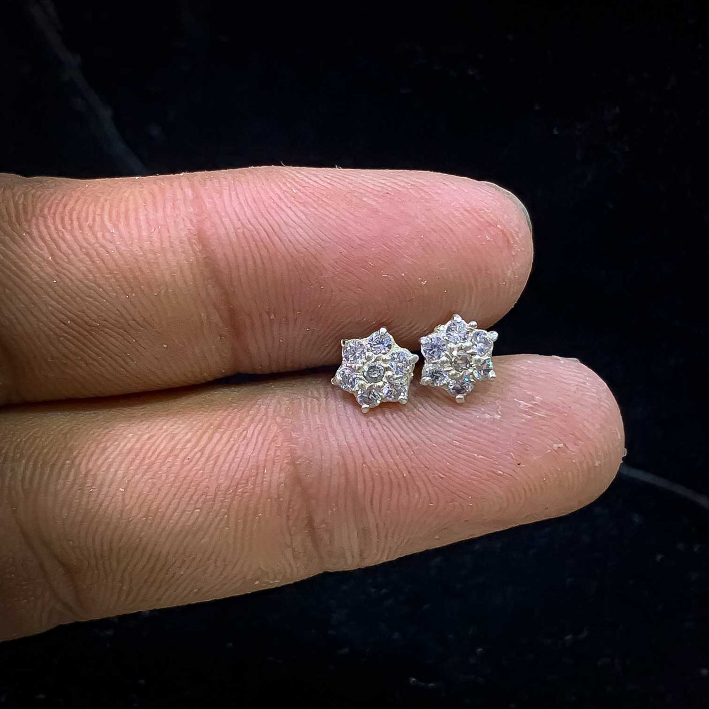 Lightweight zircon chandi flower studs in 925 silver, comfortable all-day wear for Pakistani women