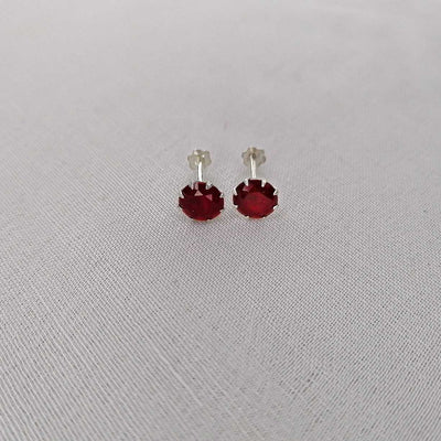 Hypoallergenic silver stud earrings for lobe red color