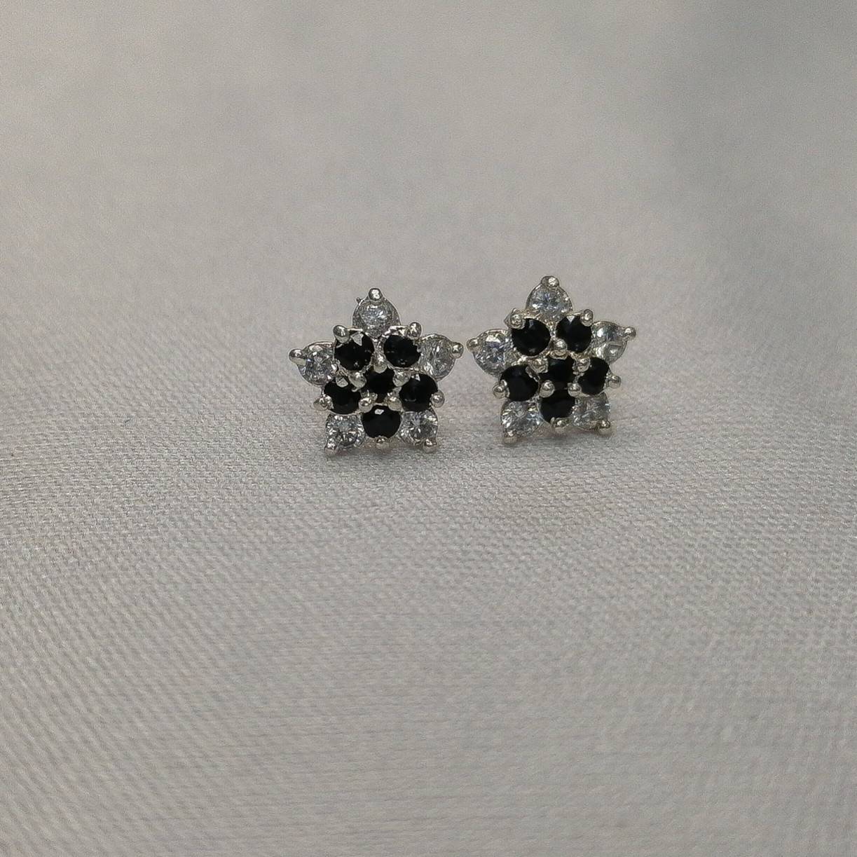 Mini Black & white Zarqon Chandi flower Stud Earrings