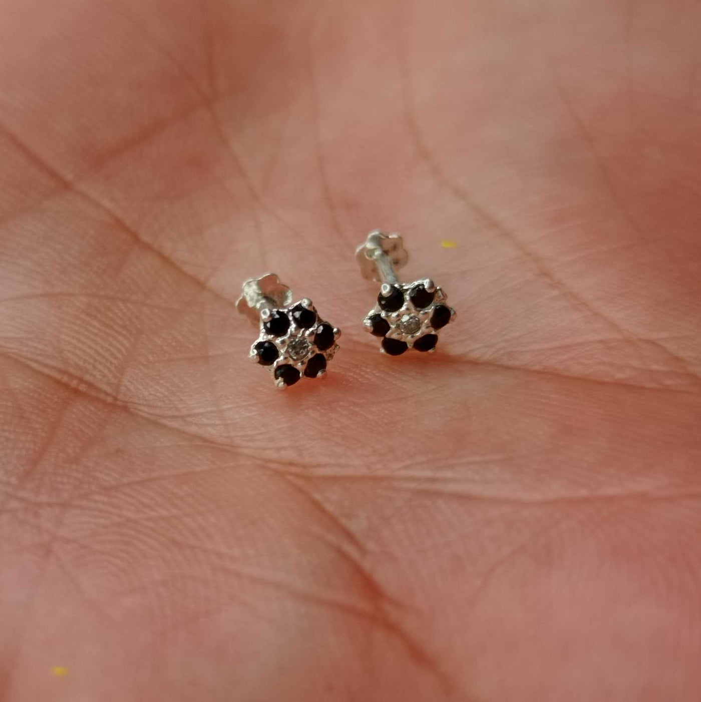 Tiny flower chandi Earrings (5 Colors)