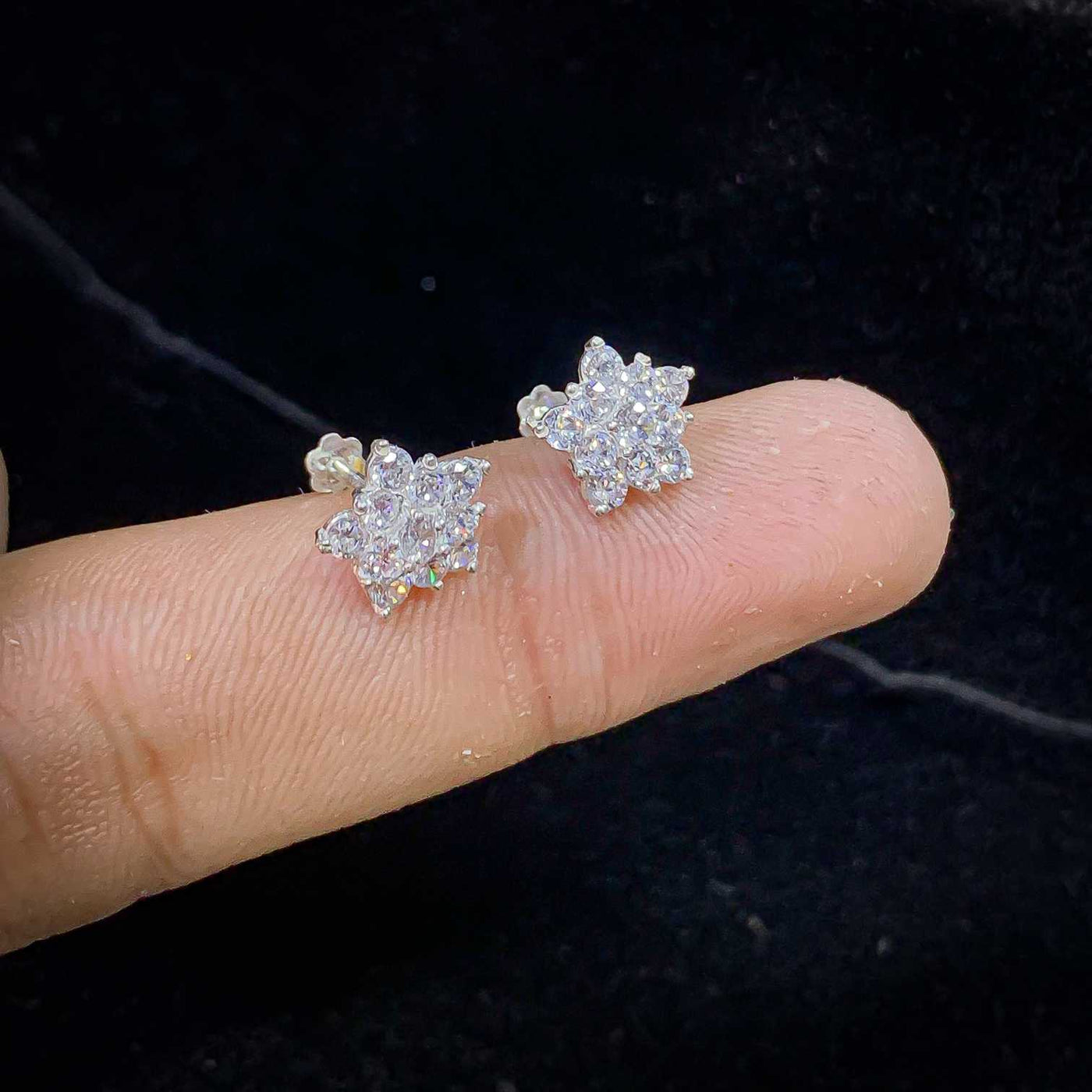 Zarqon flower Chandi Stud Earrings