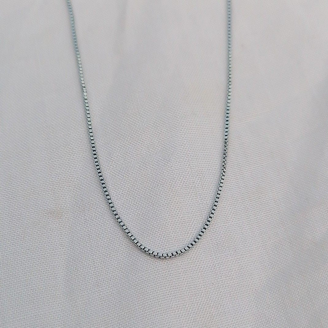 minimalistic stainless steel neck chain, tarnish-free and lightweight in Pakistan

