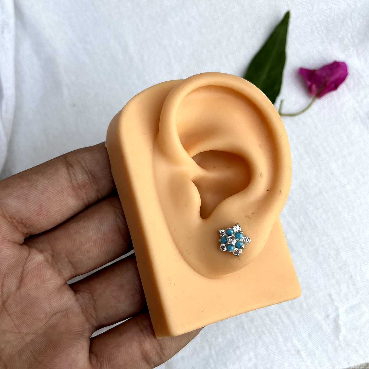 Ferozi & White Flower Chandi Stud Earrings